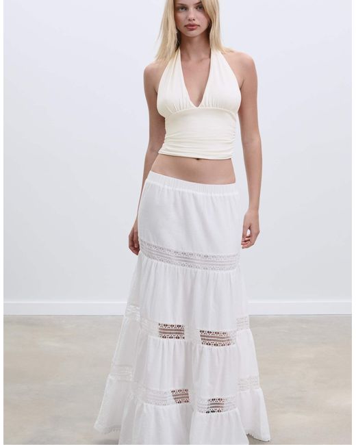 Top froncé à dos nu - écru Stradivarius en coloris White