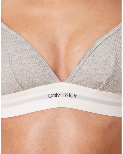 Sujetador Gris Triangular Sin Forro De Modal Acanalado De Calvin Klein de color Brown
