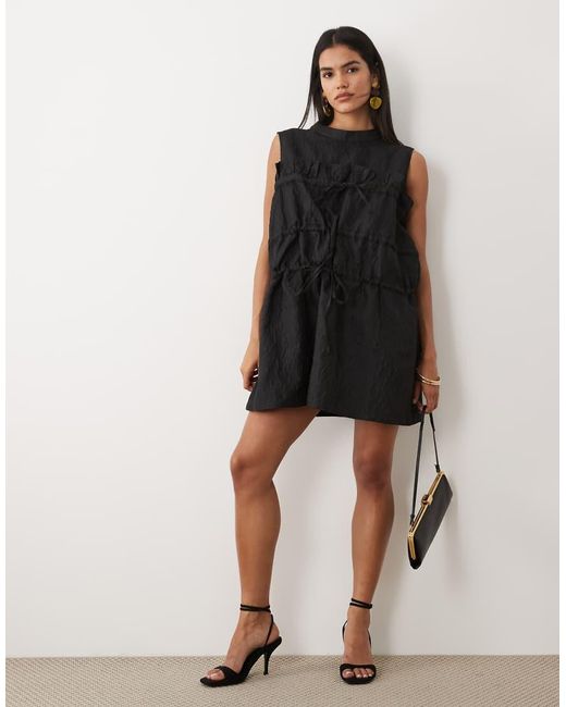 Amina di Ghospell in Black