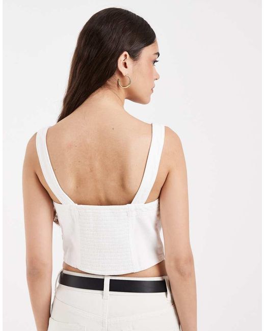 Audra di Levi's in White