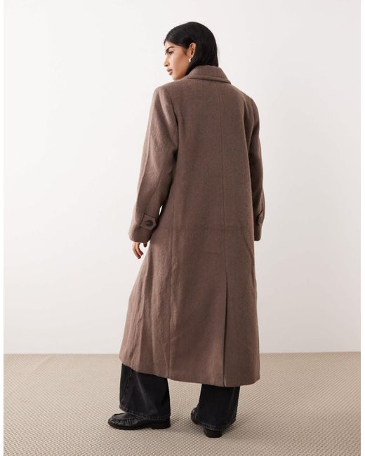 Manteau long et élégant en tissu texturé Y.A.S en coloris Natural