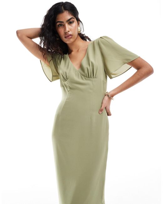 L'invitée - robe longue en mousseline à manches évasées - olive Pretty Lavish en coloris Green