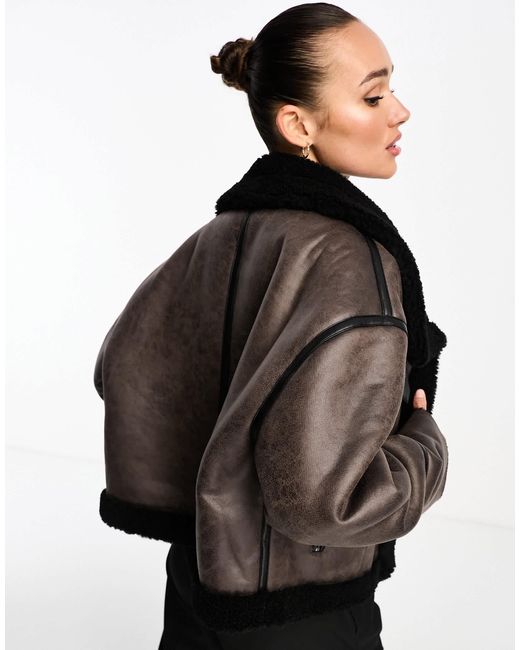 Blouson aviateur avec doublure contrastante en imitation peau Stradivarius en coloris Noir Lyst