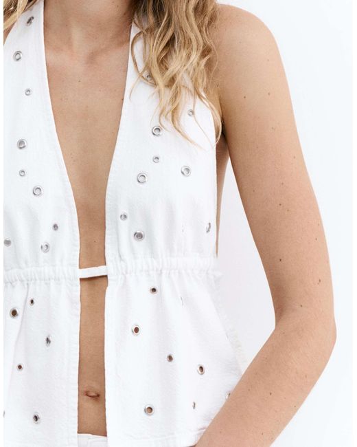 Top dos nu à œillets Pull&Bear en coloris White