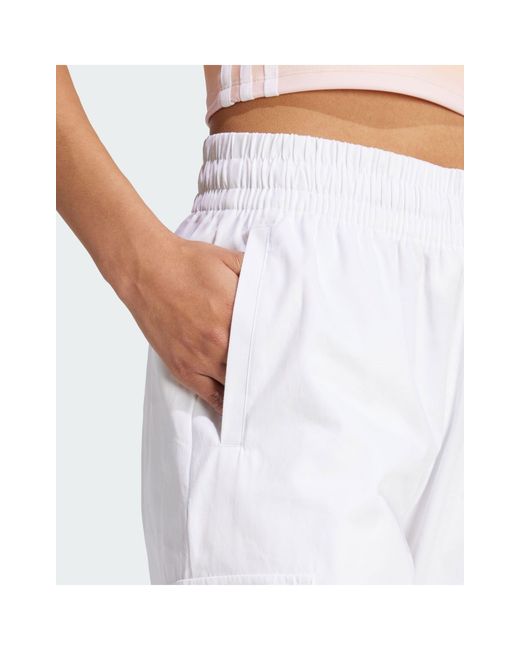 Pantaloni cargo bianchi con 3 strisce di Adidas Originals in White
