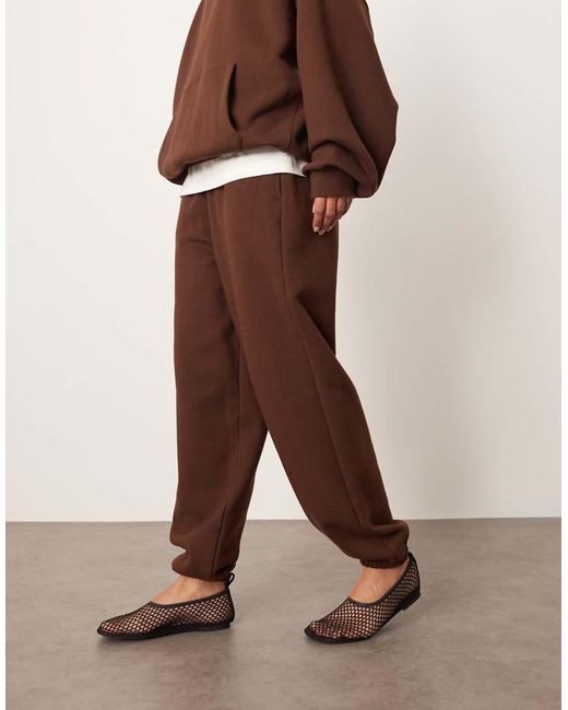 Joggers Marrón Chocolate Extragrandes Con Bajos Ajustados De Tejido Grueso Premium De ARRANGE de color Brown