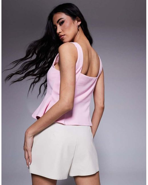 Top Con Cuello Barco Y Diseño Estructurado Ceñido En La Cintura De ASOS de color Pink