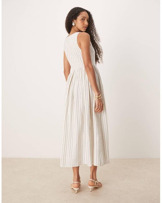 Cora - robe rayée mi-longue à bretelles fines et encolure dégagée - crème Nobody's Child en coloris Natural