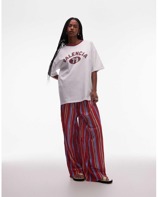 T-shirt oversize en jersey style sport à imprimé valencia et bordure bordeaux TOPSHOP en coloris White