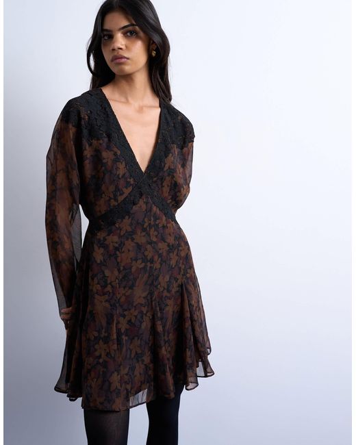 Robe rétro courte à fleurs avec manches longues et bords en dentelle - base foncée TOPSHOP en coloris Blue