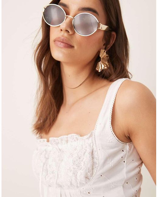 Top Corsetero De Estilo Mesonera Con Detalle De Copas En El Pecho Y Bordado Inglés De ASOS de color Natural