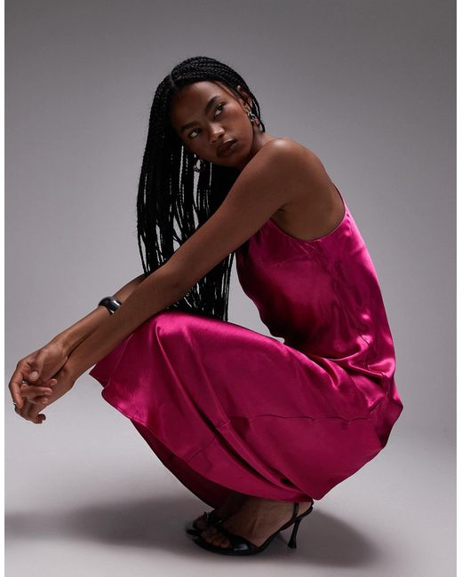 Robe longue en satin coupé en biais à dos nageur TOPSHOP en coloris Pink