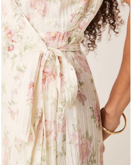 Vestito Midi Allacciato Sul Davanti Con Maniche Corte A Sbuffo E Scollo A V A Portafoglio A Fiori di Gina Tricot in Natural