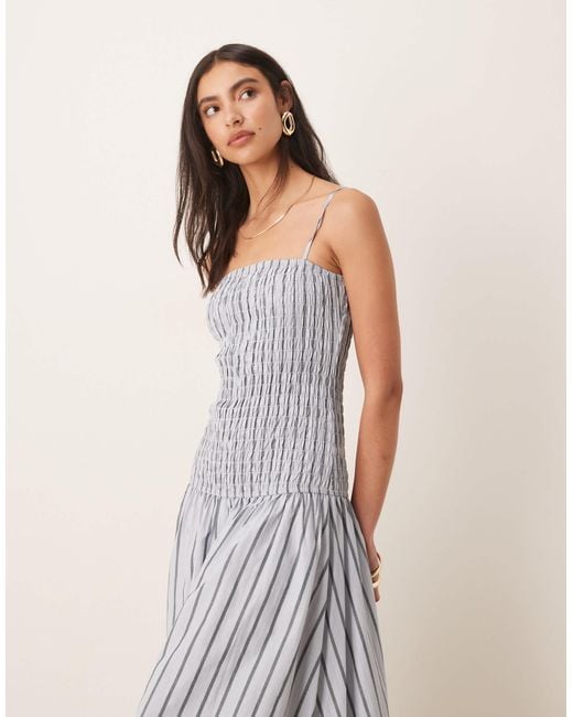 Robe froncée longue à taille basse et rayures - /anthracite Glamorous en coloris White