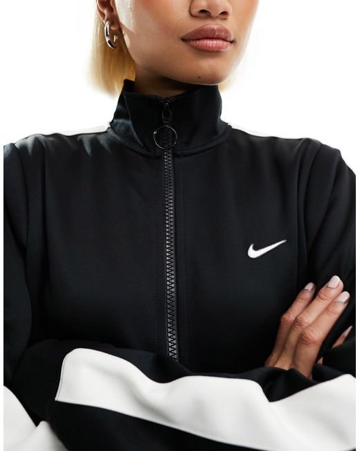 Streetwear - giacca sportiva nera con chiusura con zip di Nike in Black