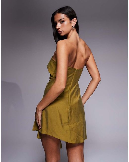 Vestido Corto Verde Con Escote Palabra De Honor Y Detalle Plisado En El Lateral De ASOS de color Green