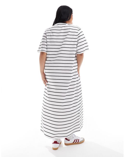 Asos design curve - vestito t-shirt oversize con gonna al polpaccio a righe bianche e nere di ASOS in White