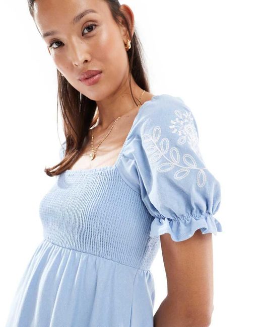 Vestido Corto Azul Con Mangas Abullonadas Y Bordados Blancos De Miss Selfridge de color Blue