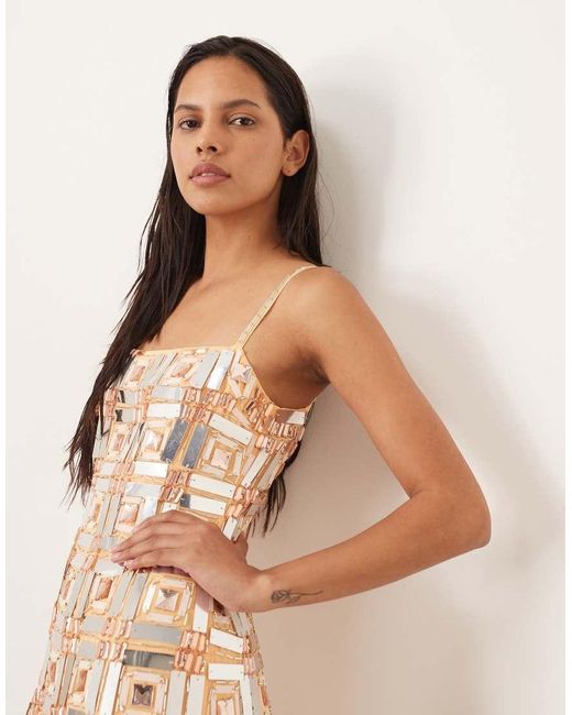 Vestido Midi De Corte Recto Y Tirantes Con Patrón Geométrico Con Abalorios De ARRANGE de color Natural