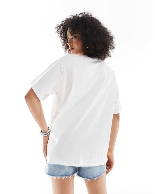 Camiseta Blanca Extragrande Con Estampado Gráfico De Tomate De ASOS de color White