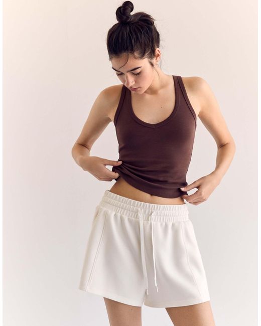T-shirt col v à dos nageur Stradivarius en coloris Brown