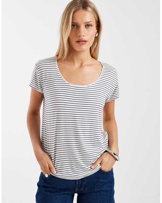 Hollister White Short Sleeve Scoop Neck T-shirt