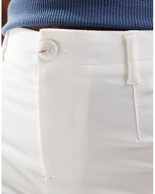 Pantaloni sartoriali bianchi a vita alta di Bershka in White