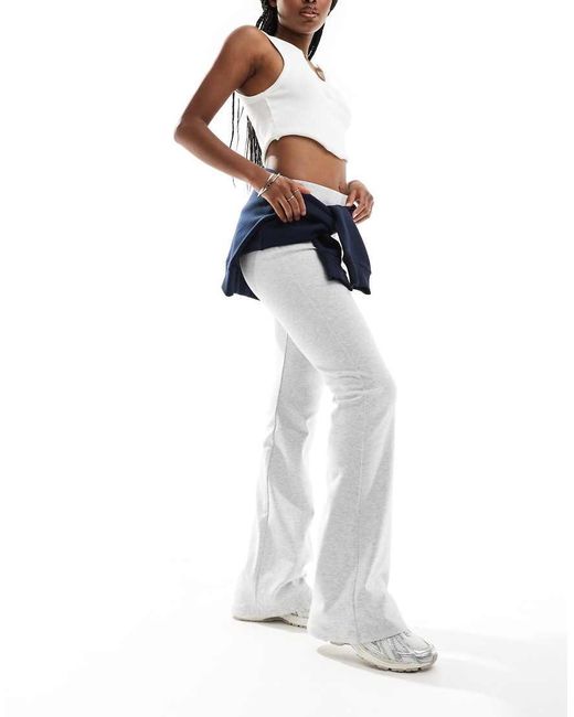 Stradivarius Vormgevende Flares Met Brede Tailleband in het White