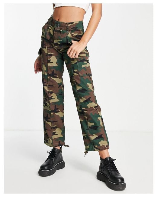 Pull&Bear Straight Leg Cropped Camo Cargo Pants in Green - Lyst
