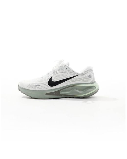 Nike Journey Run Trainers in Grey for Men Lyst UK