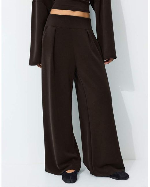 Stradivarius Black Soft-touch Wide-leg Trousers With Darts