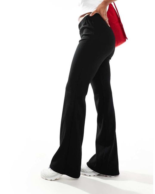 Pantaloni A Zampa Neri A Coste A Vita Alta di ONLY in Black