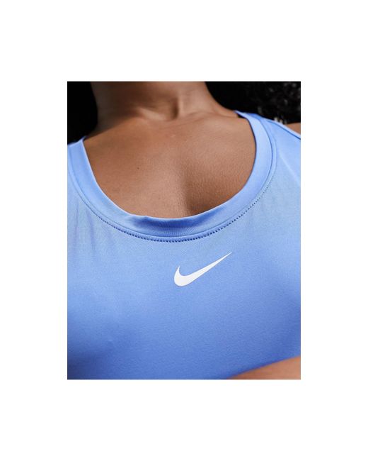 One - débardeur slim en tissu dri-fit Nike en coloris Blue