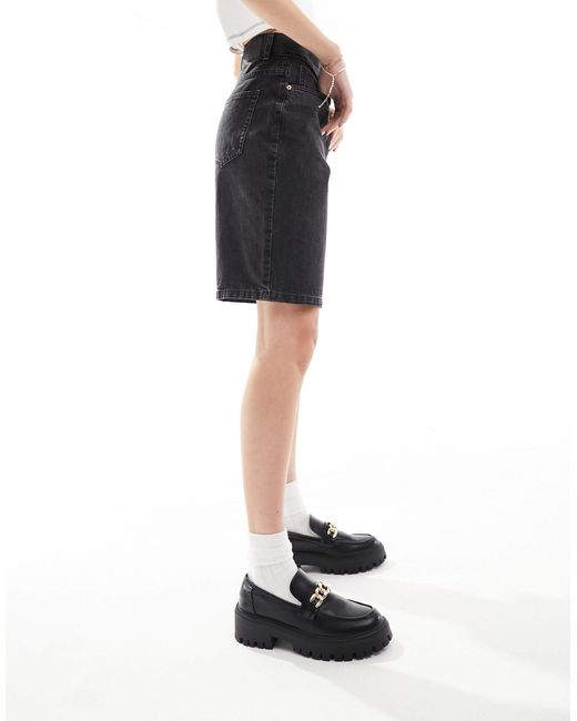 Pantalones cortos vaqueros lavado estilo bermudas ASOS de color Black