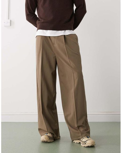 Pantalones De Sastre Marrones Extragrandes Con Cinturilla Elástica De Weekday de hombre de color Brown