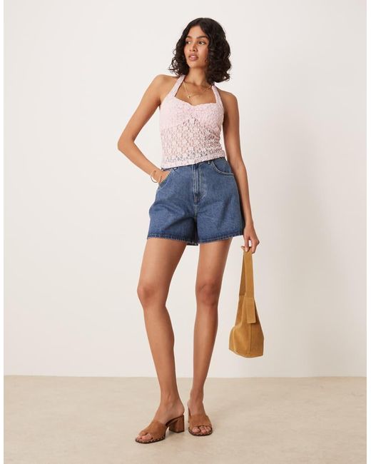 Top De Tirantes Y Cuello Halter Con Detalle Fruncido En El Pecho De Encaje De ASOS de color Blue