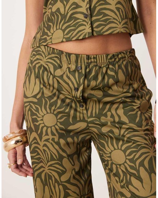 Pantalones Caquis De Pernera Ancha Con Estampado Floral De (Parte De Un Conjunto)-Verde ASOS de color Green
