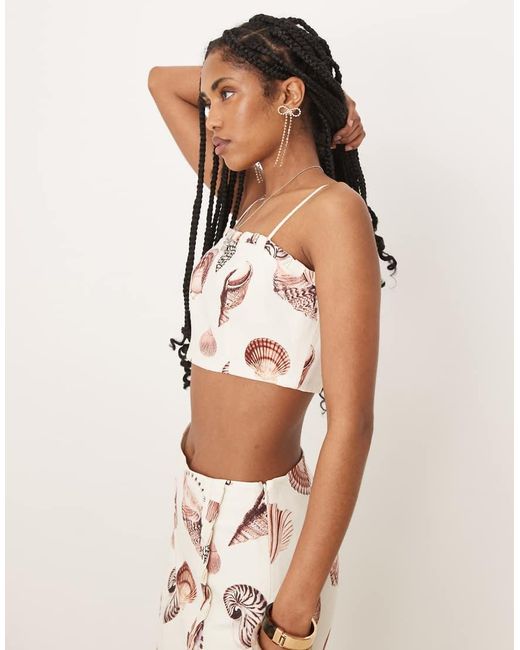 Top Beis Con Estampado De Conchas Y Escote Palabra De Honor De (Parte De Un Conjunto)-Blanco Forever New de color Natural