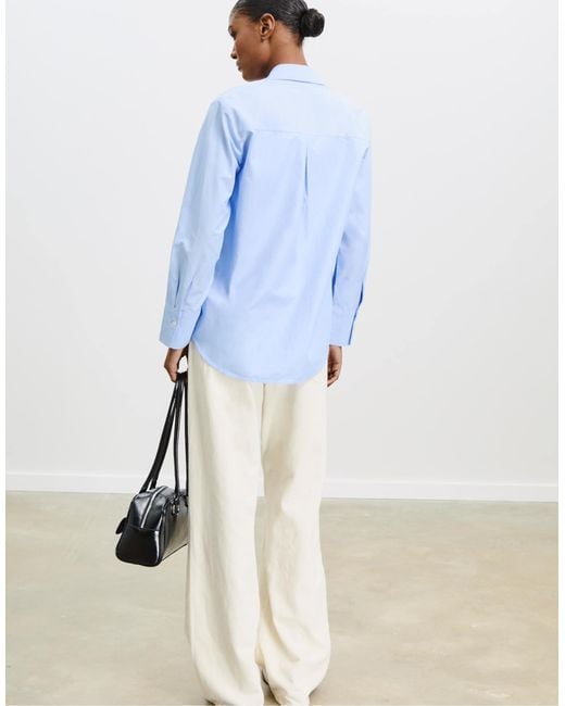 Stradivarius Blue – basic-hemdbluse aus himmelem popeline mit tasche