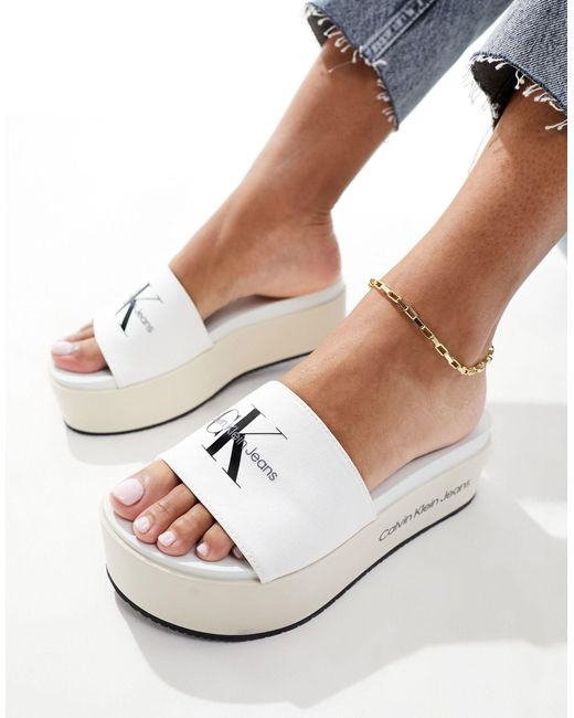 Sandalias blancas con plataforma plana Calvin Klein de color White