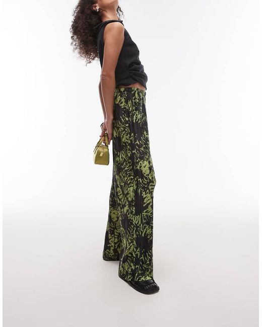 Pantaloni Plissé A Fondo Ampio Verdi Con Stampa Di Fiori Astratti di TOPSHOP in Green