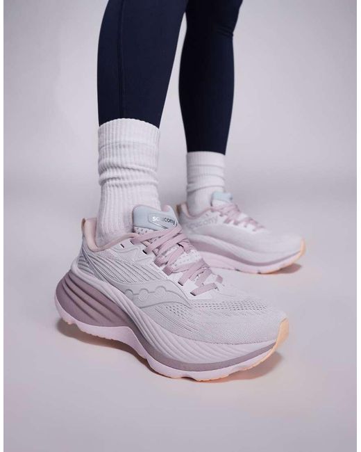 Hurricane 24 Max Cushioning di Saucony in Pink