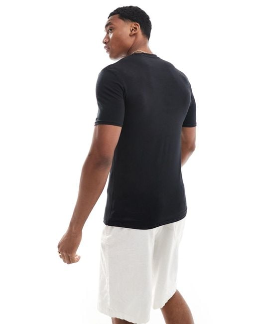 Camiseta negra ajustada studio River Island de hombre de color Black