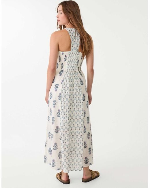 Robe mi-longue Stradivarius en coloris White
