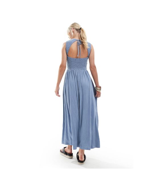 Asos design petite - robe longue effet froissé avec dos ouvert et corsage froncé ASOS en coloris Blue