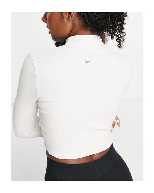 Nike yoga luxe - crop top à manches longues en tissu dri-fit - cassé Nike en coloris White