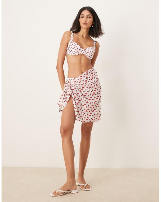 Pareo Corto Con Stampa Di Ciliegie di Abercrombie & Fitch in Natural
