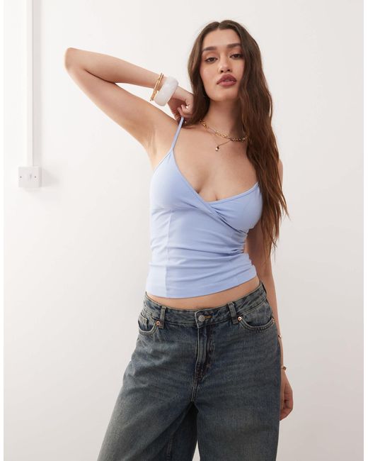 Caraco à décolleté en v Weekday en coloris White