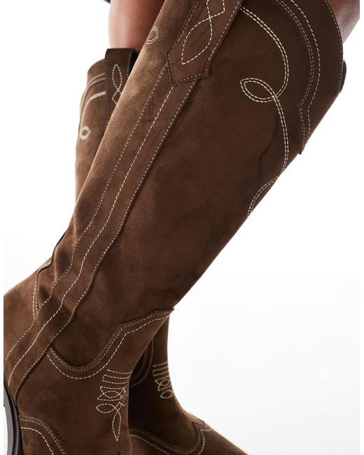 Curve - celeste - bottes montantes plates style santiags en imitation daim - chocolat ASOS en coloris Blue