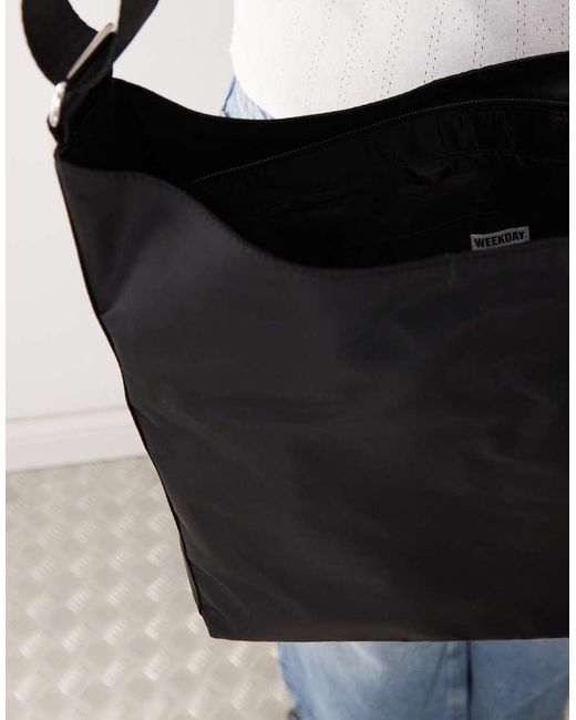 Carry di Weekday in Black